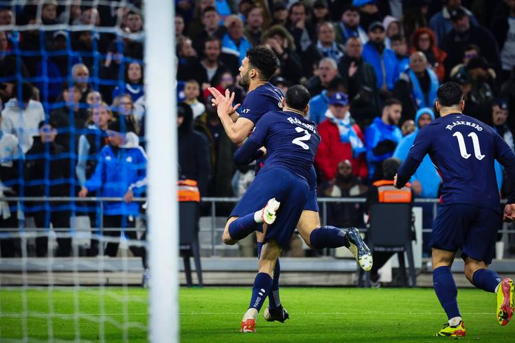 连进五球！巴萨5-3翻盘，悍将戴帽，西甲狂飙6连胜，稳住头名位置（巴萨5-3逆转连轰五球，悍将戴帽，西甲六连胜稳居榜首）