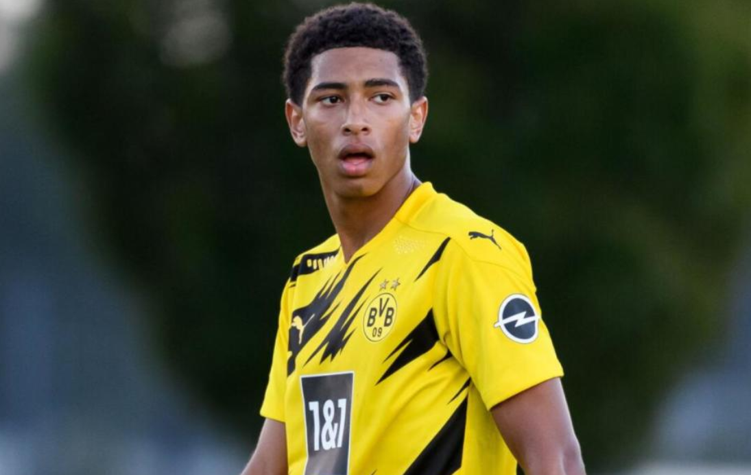 为迎接梅西到访，印度加尔各答街头正在建造梅西的雕像（印度加尔各答为迎梅西来访，街头兴建梅西雕像）