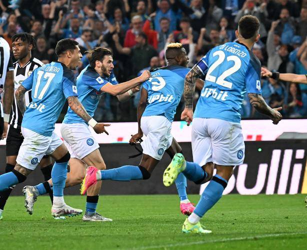 欧冠-姆巴佩破门维尼修斯双响 皇马5-1萨尔斯堡（欧冠：维尼修斯梅开二度，姆巴佩建功，皇马5-1大胜萨尔斯堡）