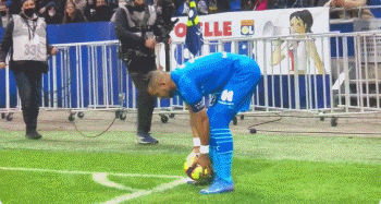 法媒：科纳特已不是皇马首选，巴黎和巴萨也对他感兴趣（法媒：科纳特已非皇马优先目标，巴黎与巴萨亦有意）