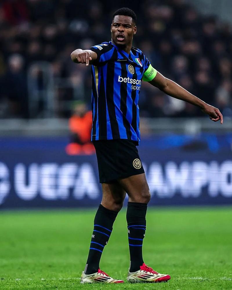 外媒预测瓦伦西亚vs莱万特首发：杜罗pk艾永！丹朱马在列（外媒前瞻瓦伦西亚VS莱万特首发：杜罗对决艾永，丹朱马名列其中）