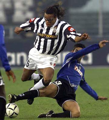 津媒谈亚泰降级：亚泰俱乐部在管理方面战略模糊且缺乏耐心（津媒评亚泰降级：俱乐部管理战略不清晰、耐心不足）