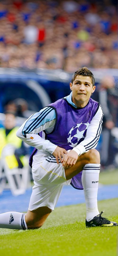 卡利亚里主帅：我在球员时代盯防过C罗，那真是令人激动（卡利亚里主帅：球员时期曾盯防C罗，那经历让人热血沸腾）