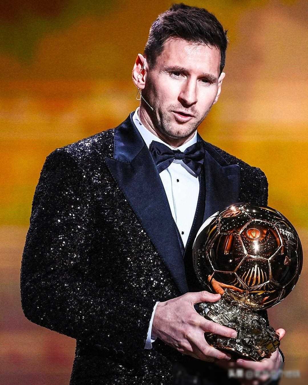 队报：大巴黎上诉成功，卢卡斯肘击染红禁赛减至两场（队报：巴黎申诉得手，卢卡斯肘击红牌停赛降至两场）