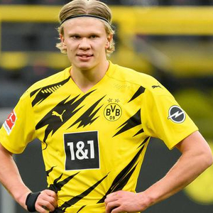 1-1！曼联又栽了：阿莫林打倒数第3连换4防守球员 5轮1胜跌至第8（1-1，曼联再度失分！对阵倒数第三阿莫林连换四名后防，近5轮仅1胜降至第8）