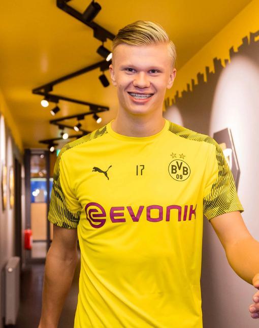 2025／26赛季英超：斯洛特公布利物浦伤病名单，后防线惨不忍睹（英超2025／26赛季：斯洛特发布利物浦伤情名单，后防线告急）