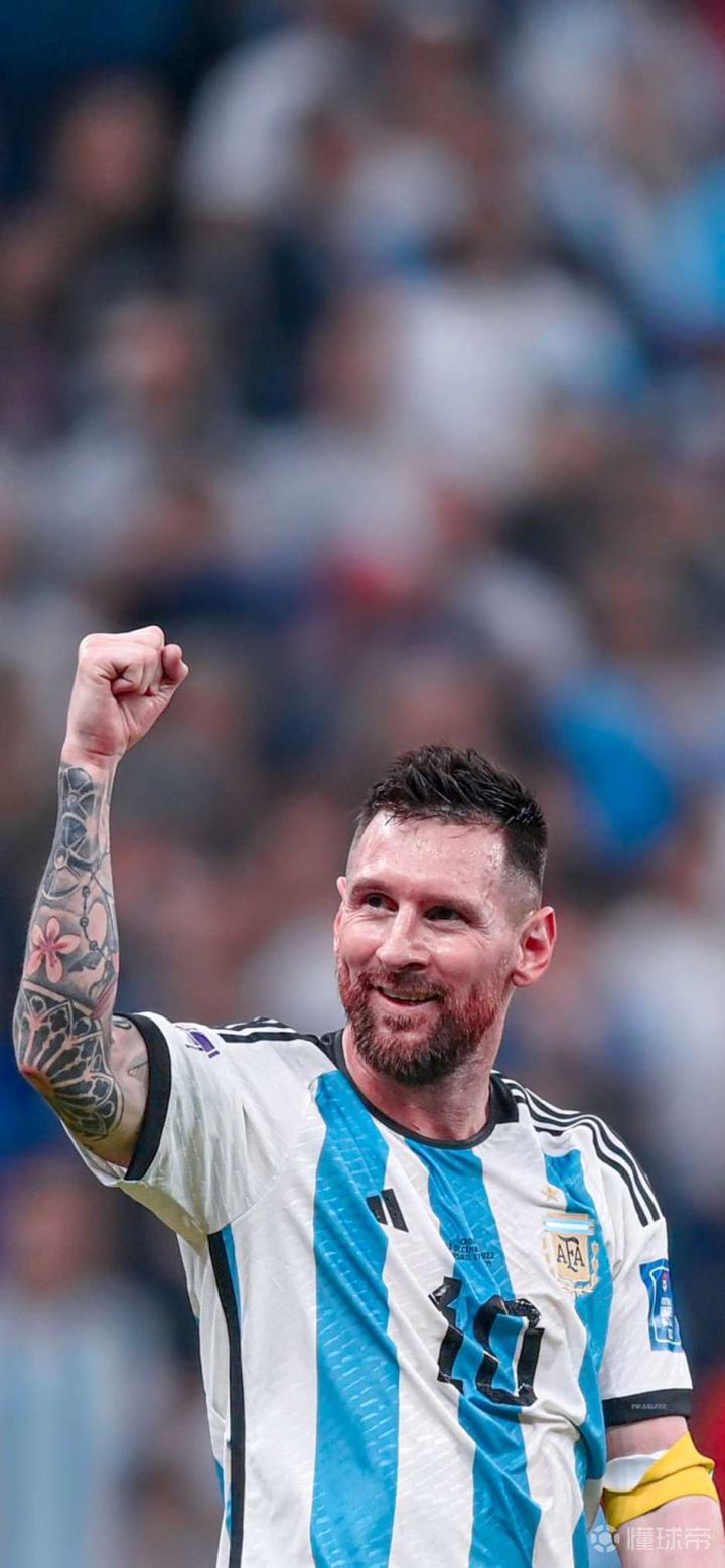 法比奥庆祝足协杯夺冠：我们是冠军，这座城市值得拥有这一刻（法比奥庆贺足协杯加冕：我们是冠军，这座城市值得这荣耀时刻）