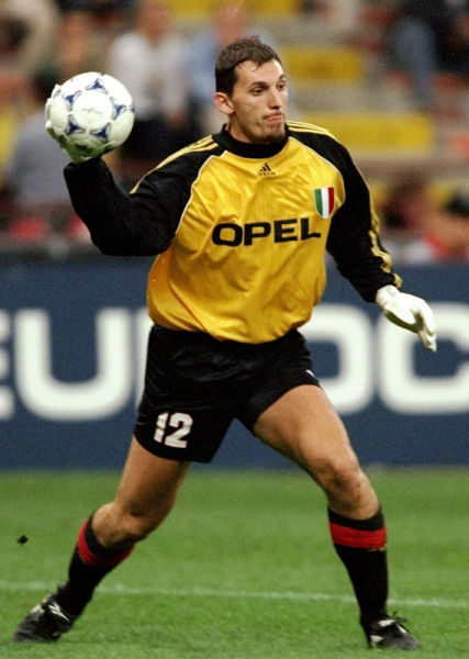 加克波：我很确信我们最终会走出低谷的；若踢橄榄球会踢边翼（加克波：坚信我们终会走出低谷；若去打橄榄球会司职边翼）