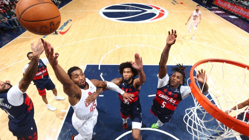 刘伟国：捧起中甲冠军奖杯很激动，明年力争在中超站稳脚跟（刘伟国：中甲捧杯激动不已，明年力争立足中超）