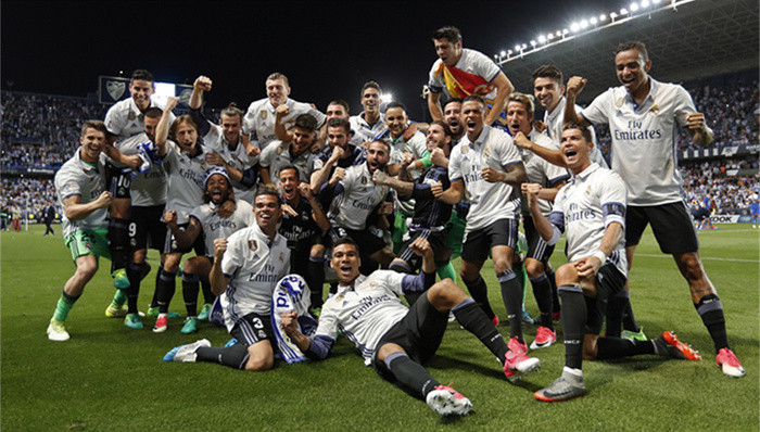 校领导亲自下场应战，他曾也是篮球少年（校领导亲自上场迎战，曾是篮球少年）