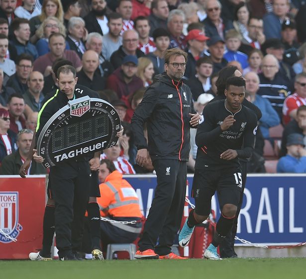 重庆铜梁龙冲超成功，重庆足球时隔4个赛季重返中超联赛（重庆铜梁龙成功升超，重庆足球时隔四个赛季重回中超）