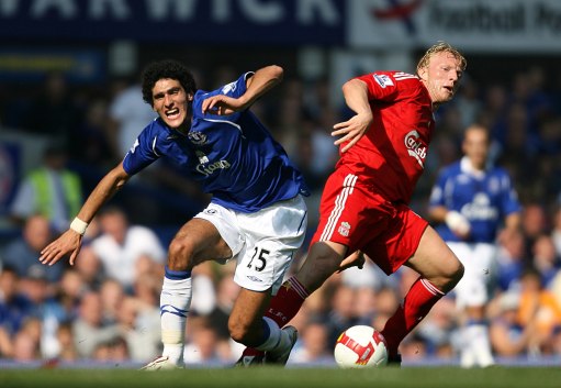 詹姆斯篮下强打稳定胜局（詹姆斯内线强攻锁定胜局）